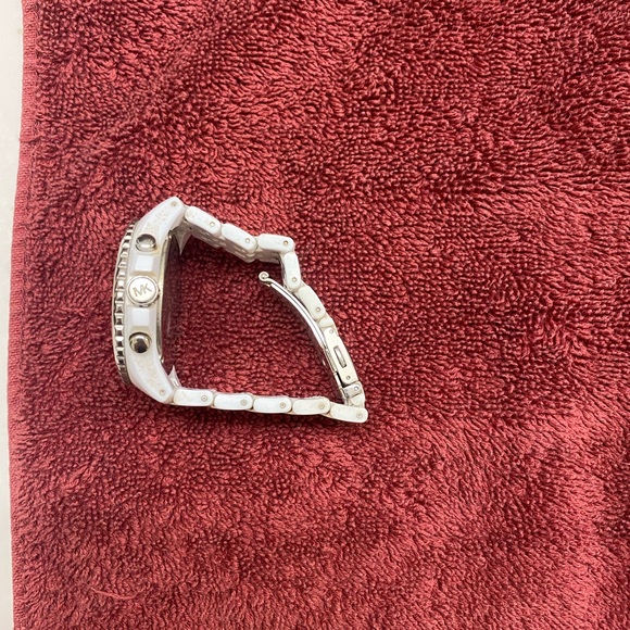 Michael Kors - Picture 2 of 3